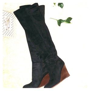 Beautiful over the knee suede boots 🖤👢🖤